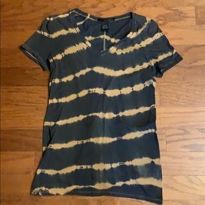 Calvin Klein NWOT Vneck Tee. Size XS Navy & Camel